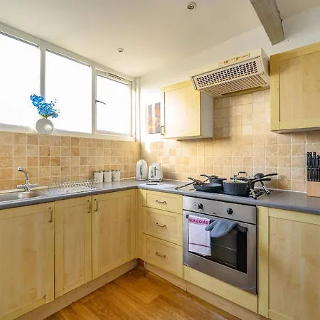 F14gh - Boutique & Cozy * Leeds (West Yorkshire)