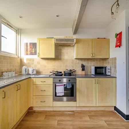 14gh* For Your Relaxed And Cosy With Free Leeds (West Yorkshire)